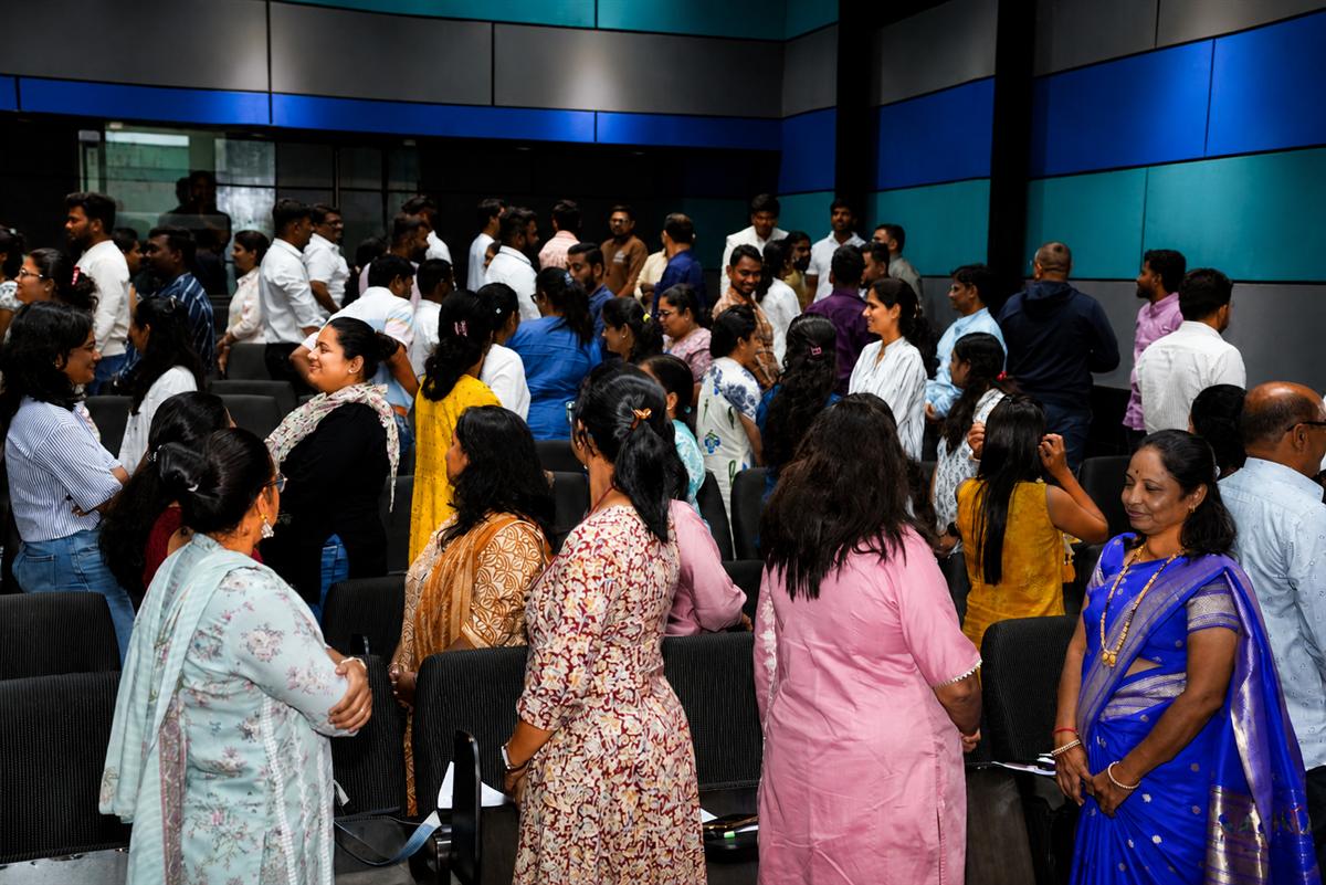 Participants connecting during an offline event activity